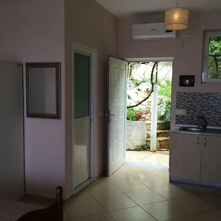Vila Hiso Pensionat Qeparo